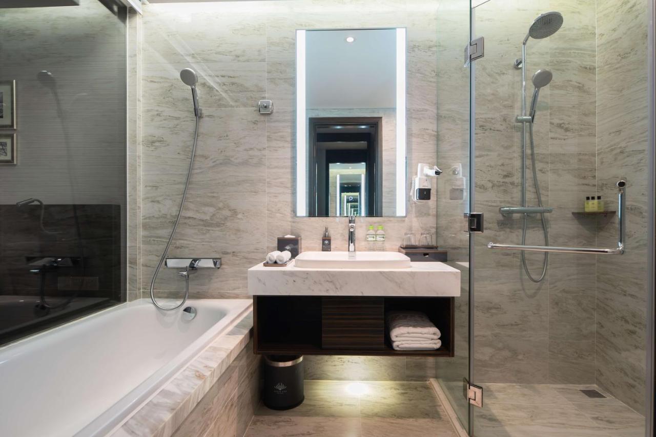 Adjoining Room - Including 01 Premier Twin room & 01 Executive Room