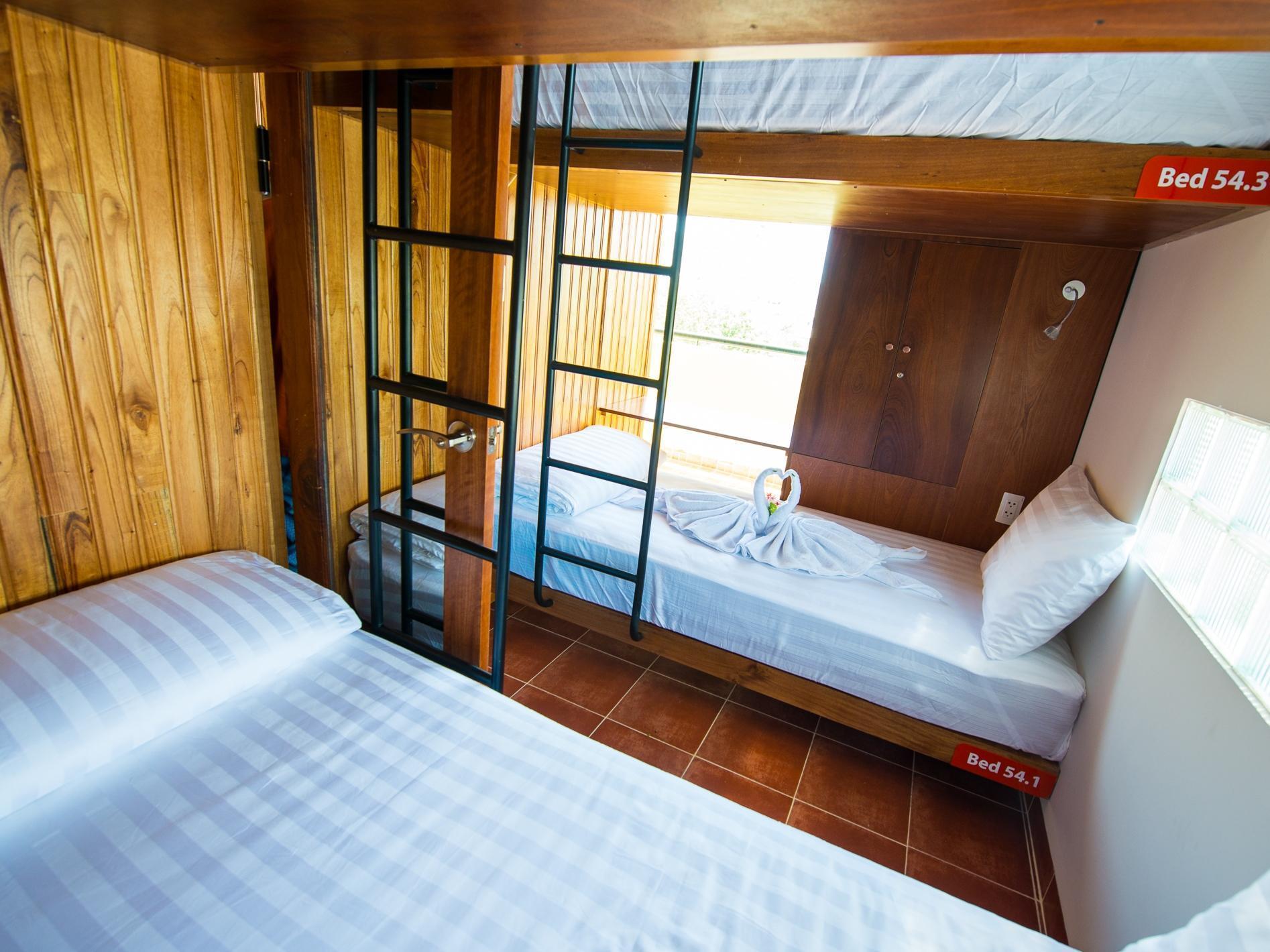 Giường trong phòng ngủ tập thể 4 Giường dành cho cả Nam lẫn Nữ (Cabin)