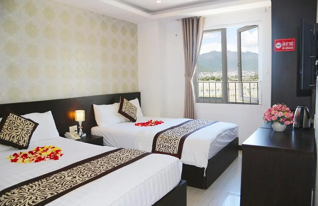 Lucky Star Hotel-1