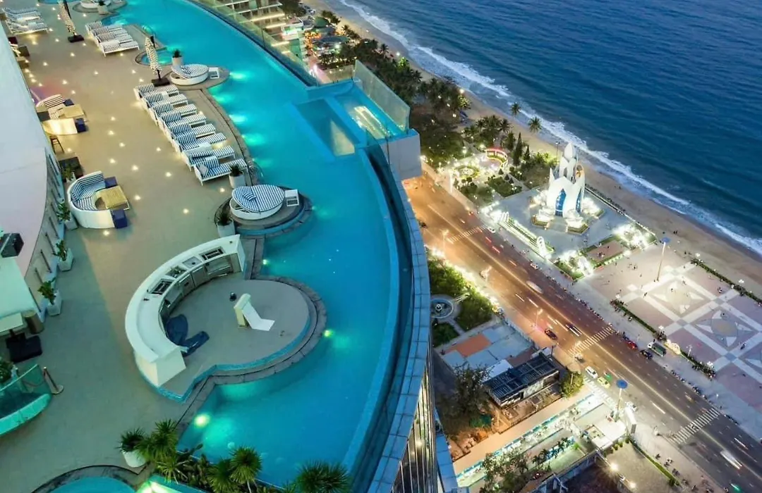 Panorama Oceanfront Suite-1