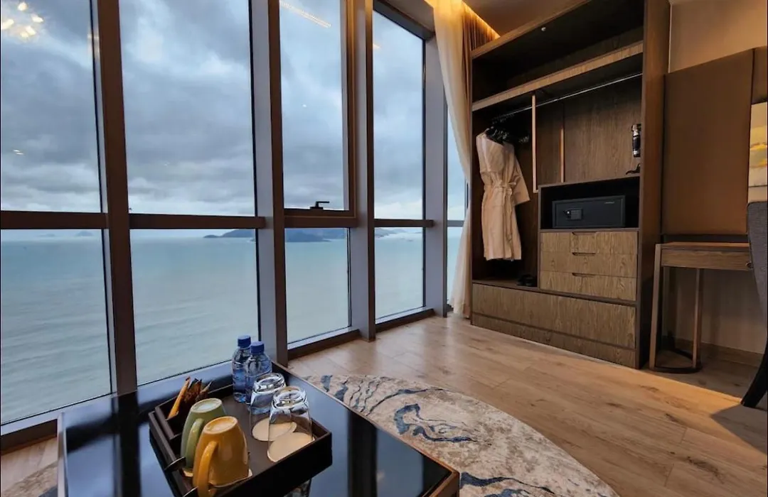 Oceanfront Suites Nha Trang-1