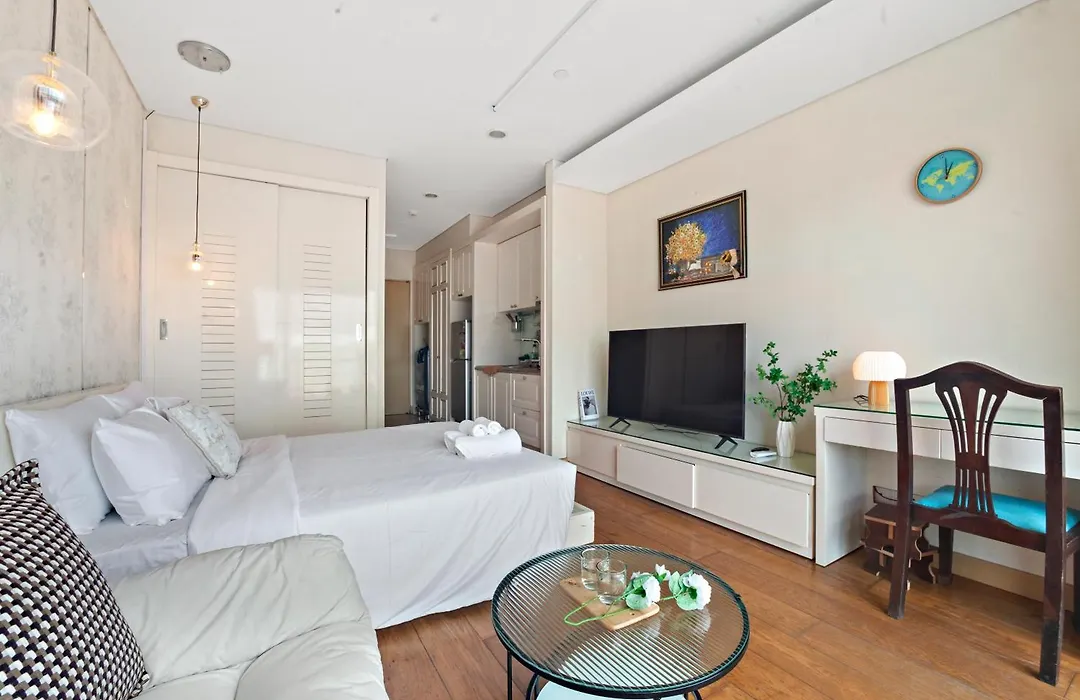 De' Lora Goldcoast & Center Apartment-1