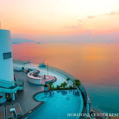 Grand Oceanfront Premier Suite Centre-3