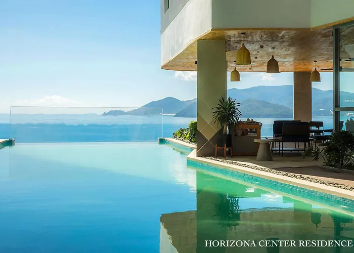Grand Oceanfront Premier Suite Centre