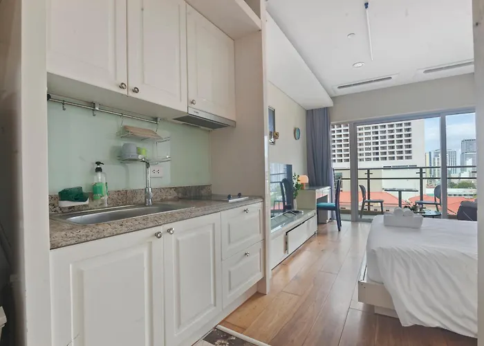 De' Lora Goldcoast & Center Apartment