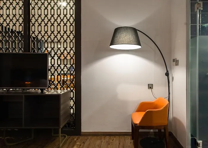 Aaron Hotel