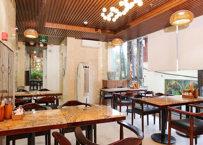 Azura Gold Hotel & Apartment